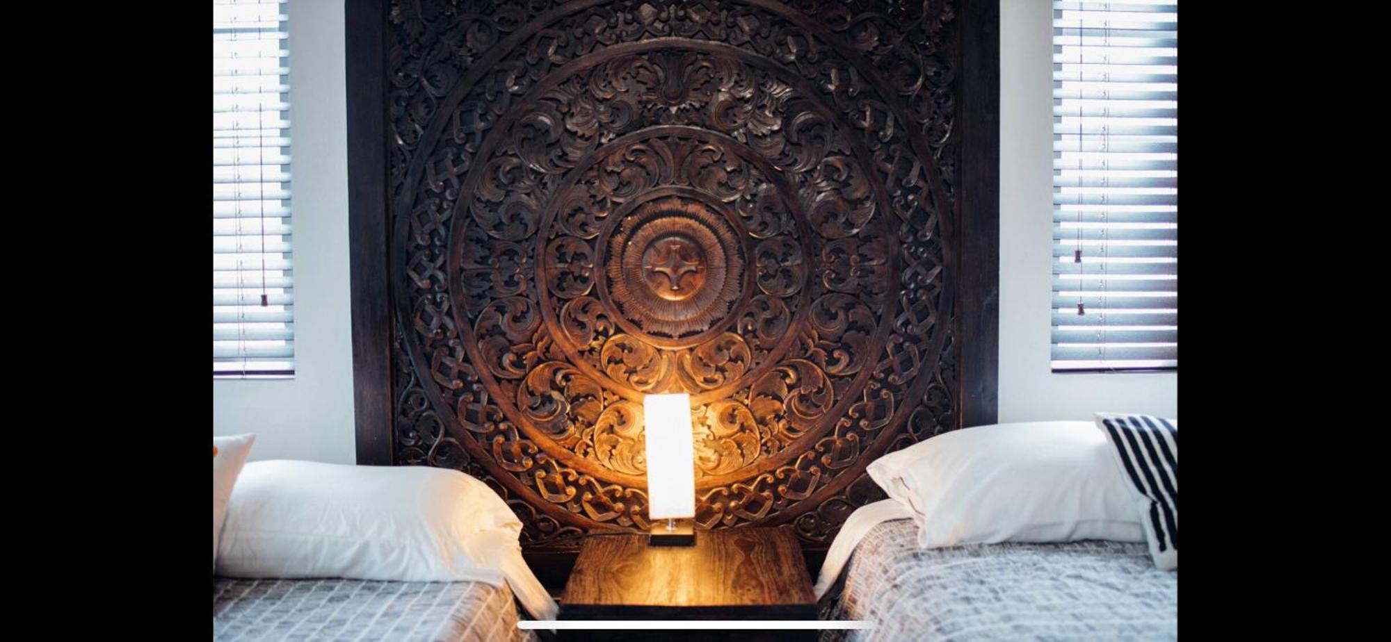 Vive Zen 2 Queen Beds